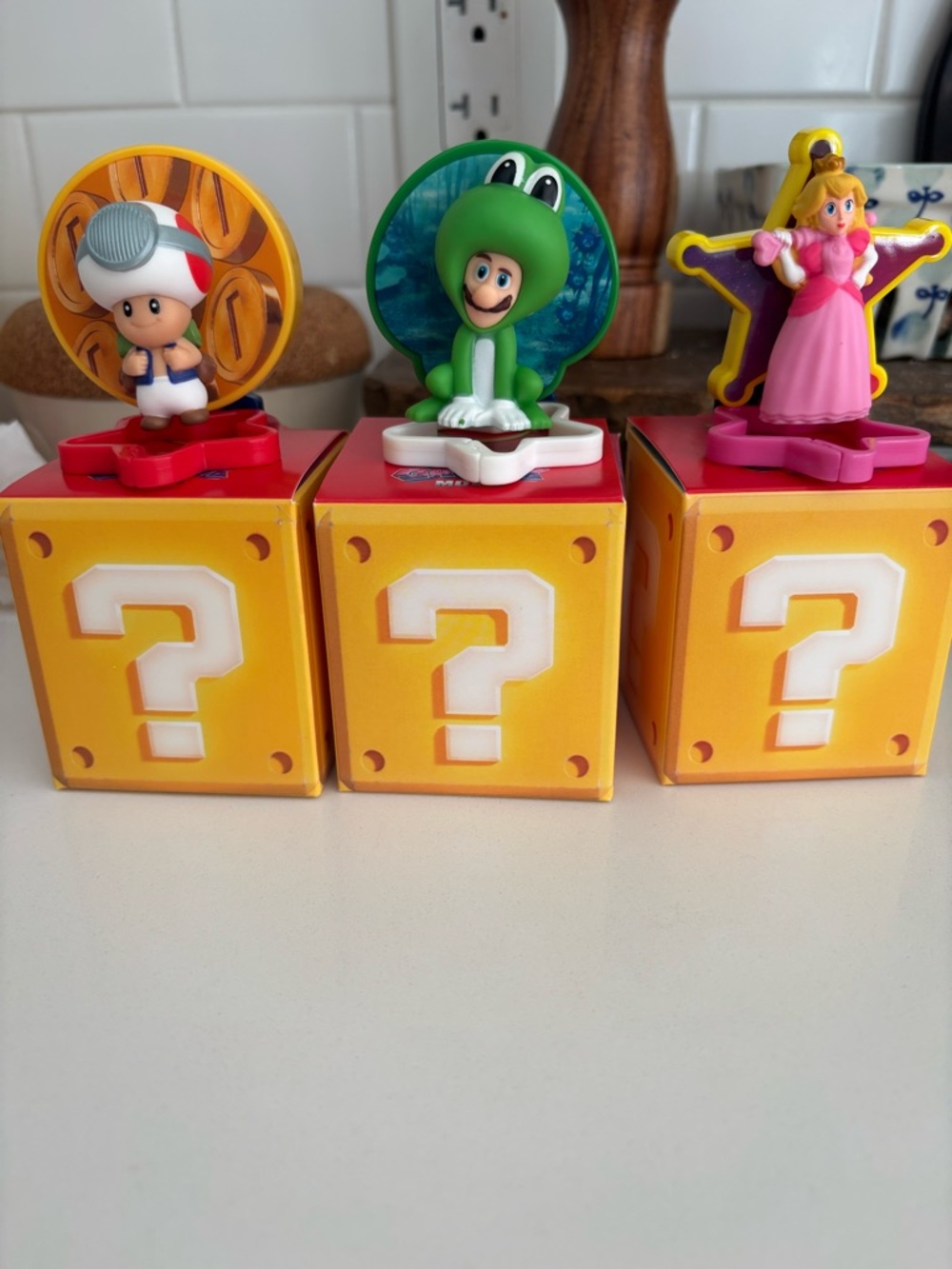 Super Mario galaxy McDonalds Nintendo Super Mario Princess Peach, Toad & Luigi